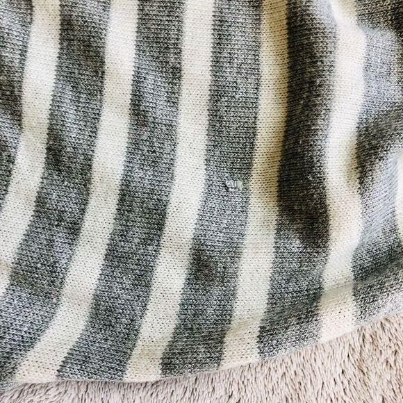 Arturo Calle Grey and White Striped V-neck Sweater - Picture 5 of 8